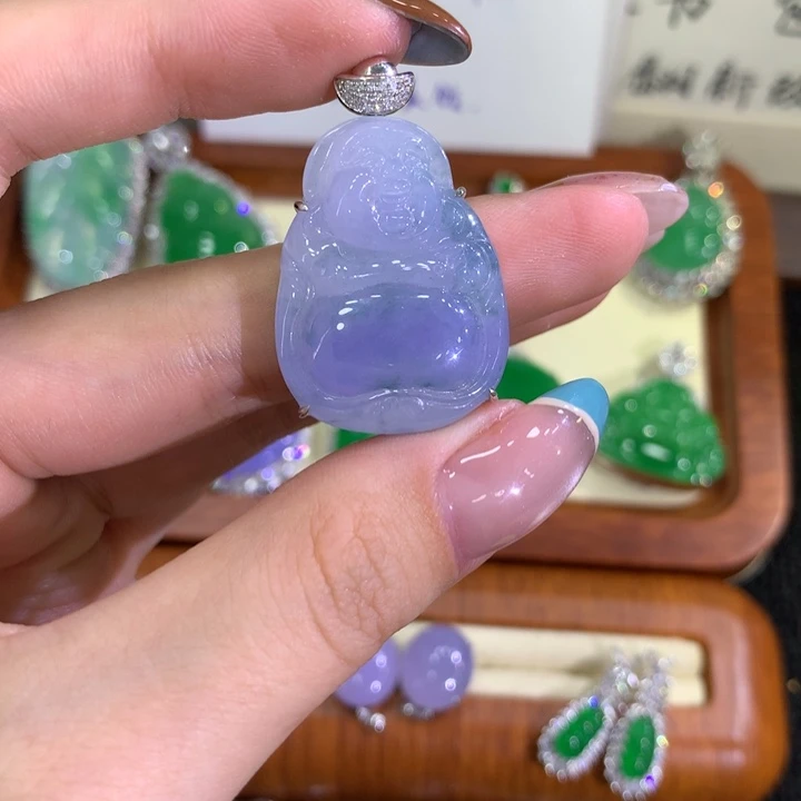 颈饰18K金镶嵌翡翠