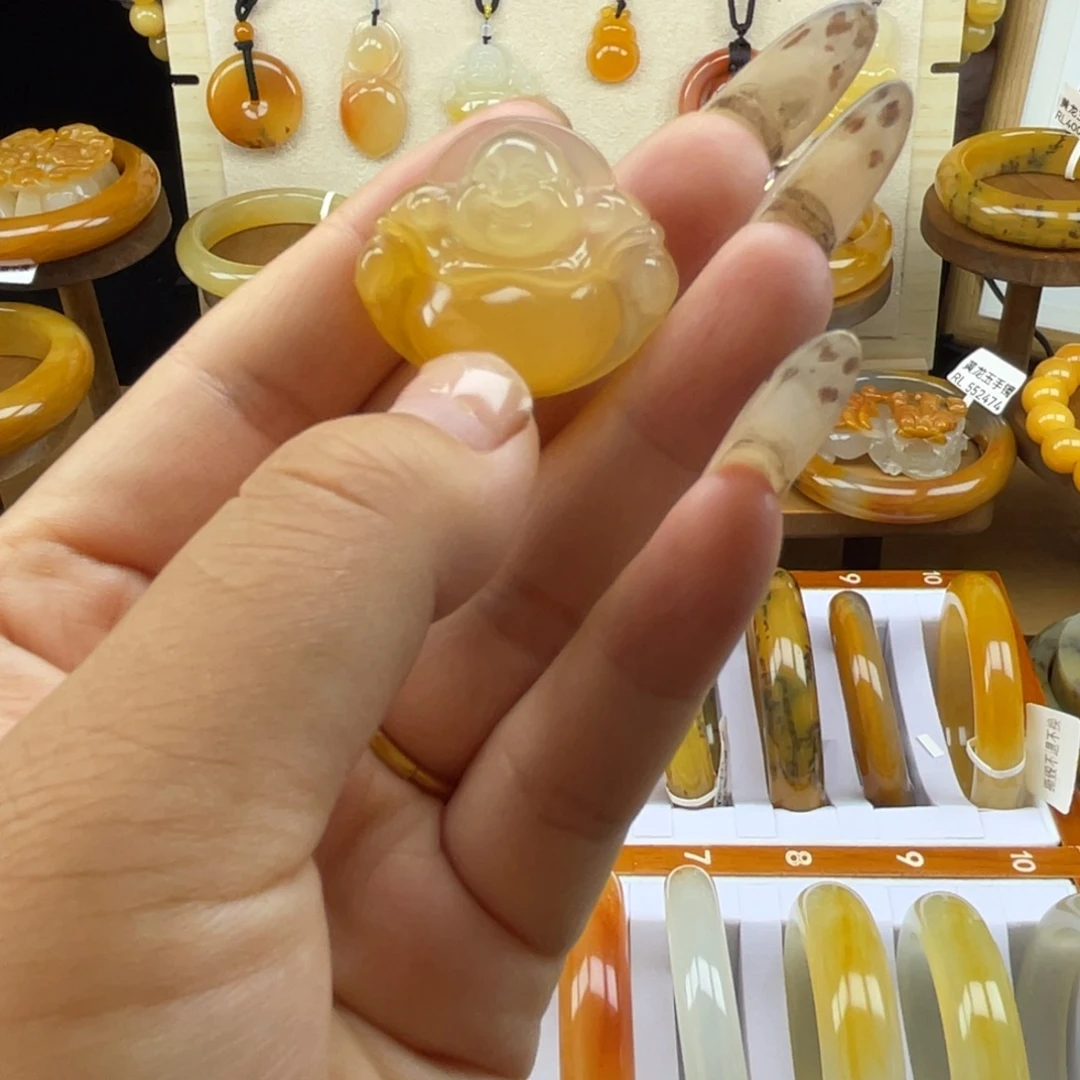 石英质玉（黄龙玉）未镶嵌颈饰