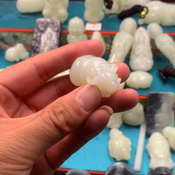 颈饰未镶嵌和田玉一*