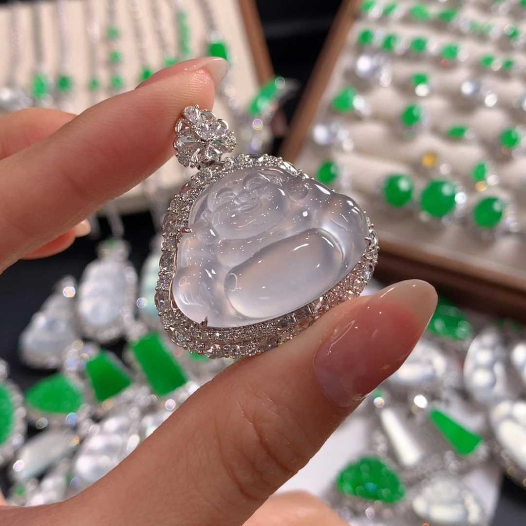 翡翠18K金镶嵌颈饰佛公