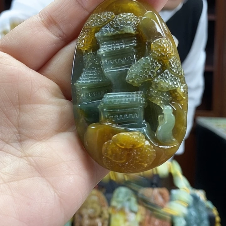 蛇纹石玉未镶嵌颈饰