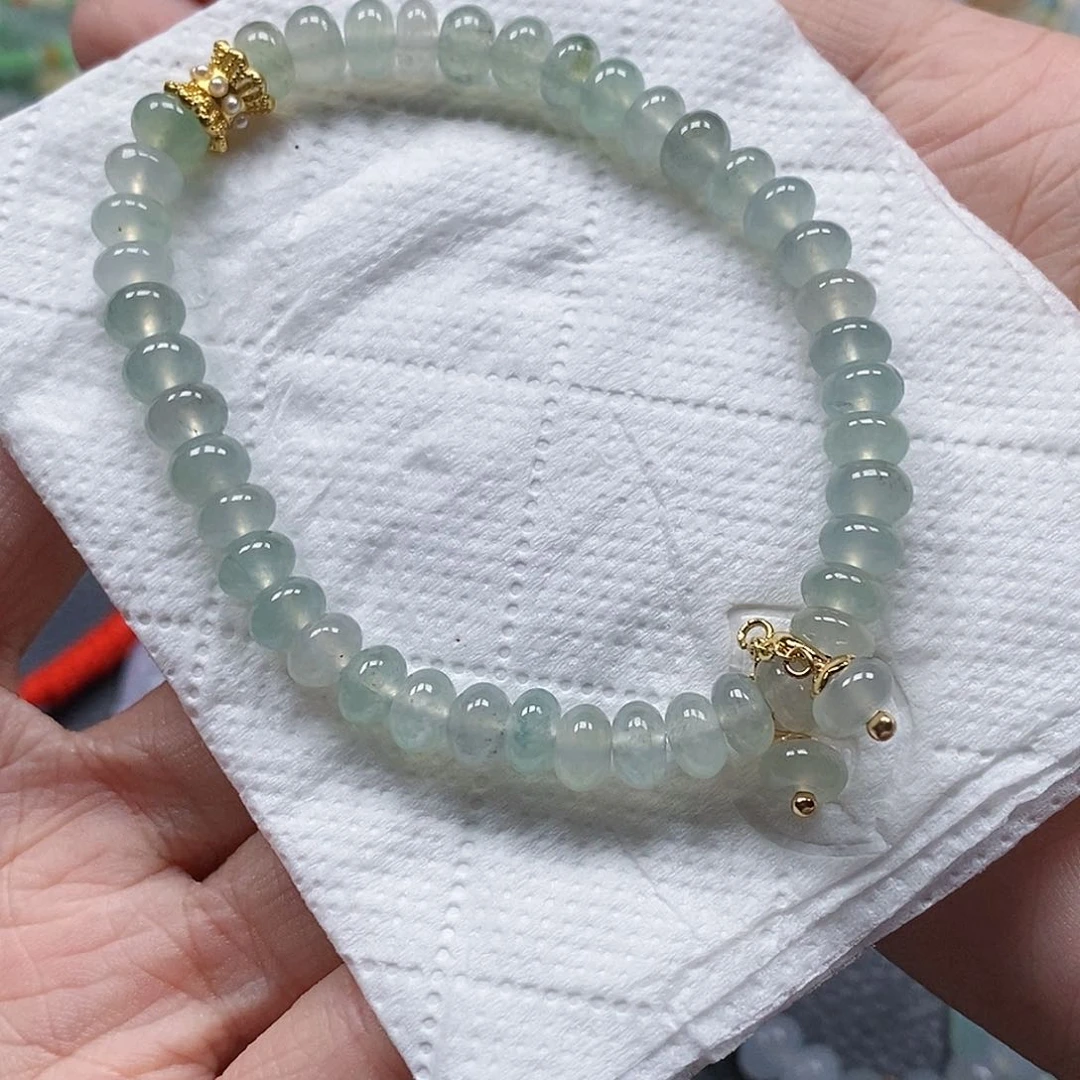 翡翠颈饰未镶嵌闪