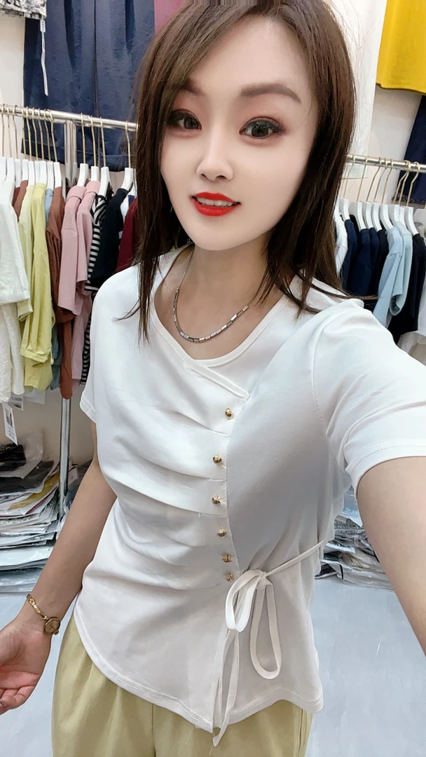 【黄静家】夏季新款～时尚百搭圆领显瘦小金扣短袖