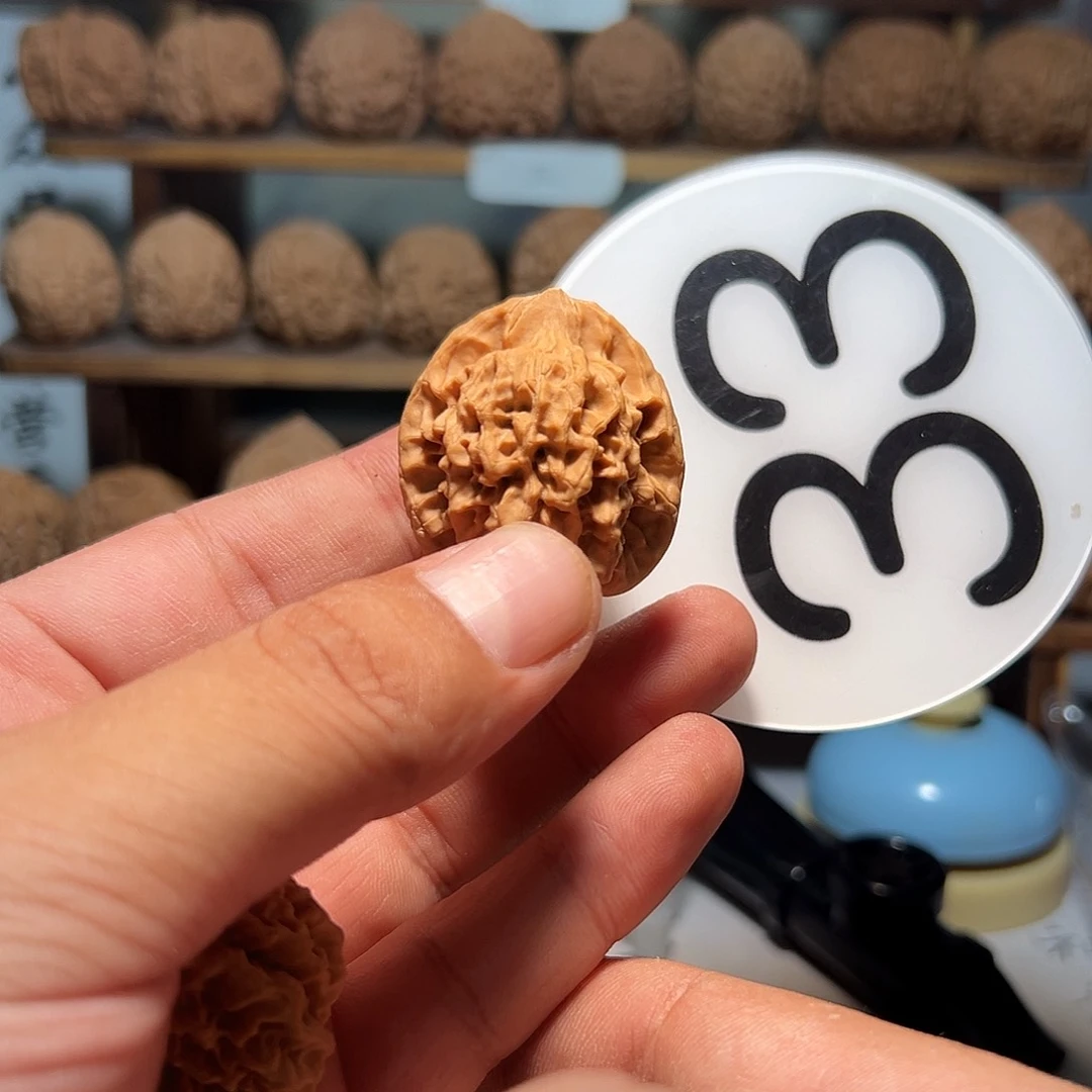 啵***啵文玩核桃，白色33号