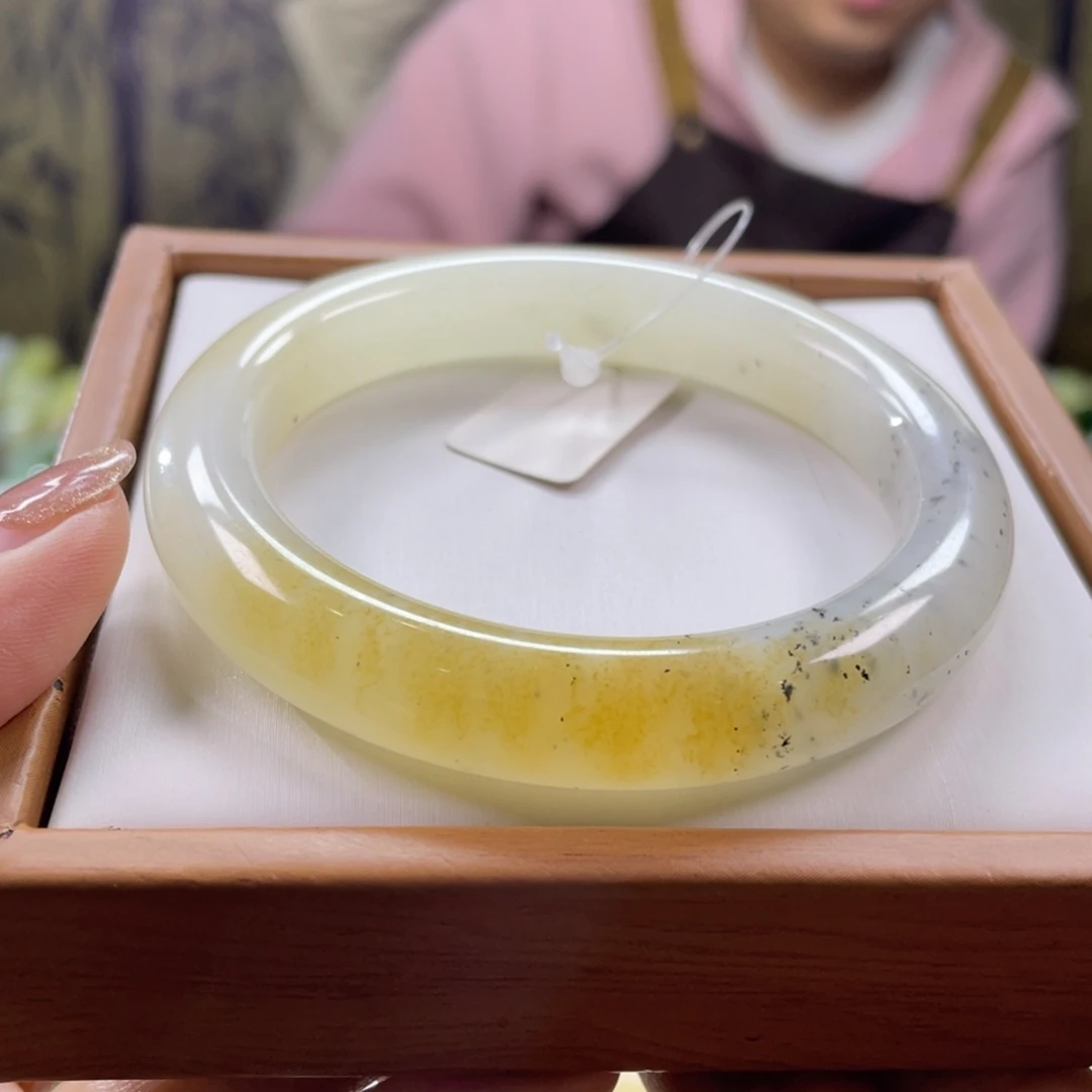 和田玉未镶嵌手镯57圈