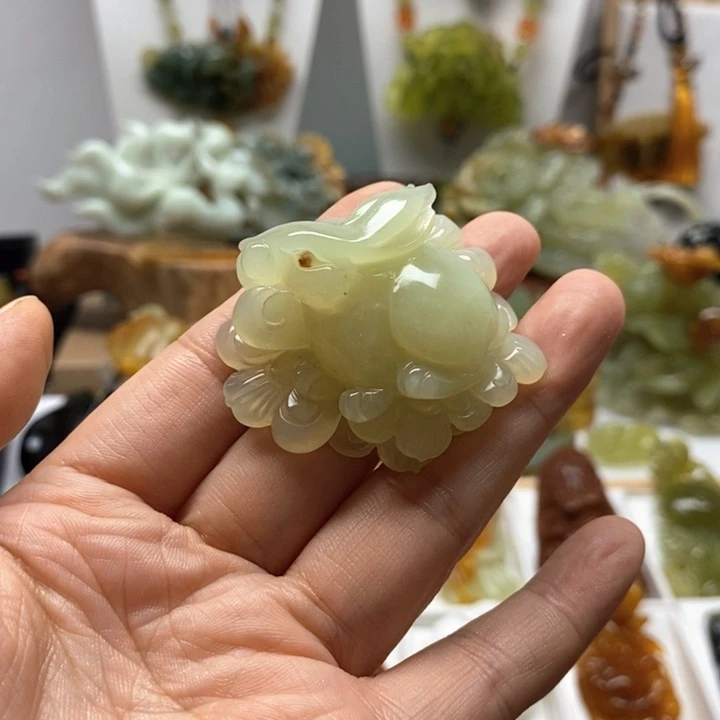 未镶嵌蛇纹石玉颈饰