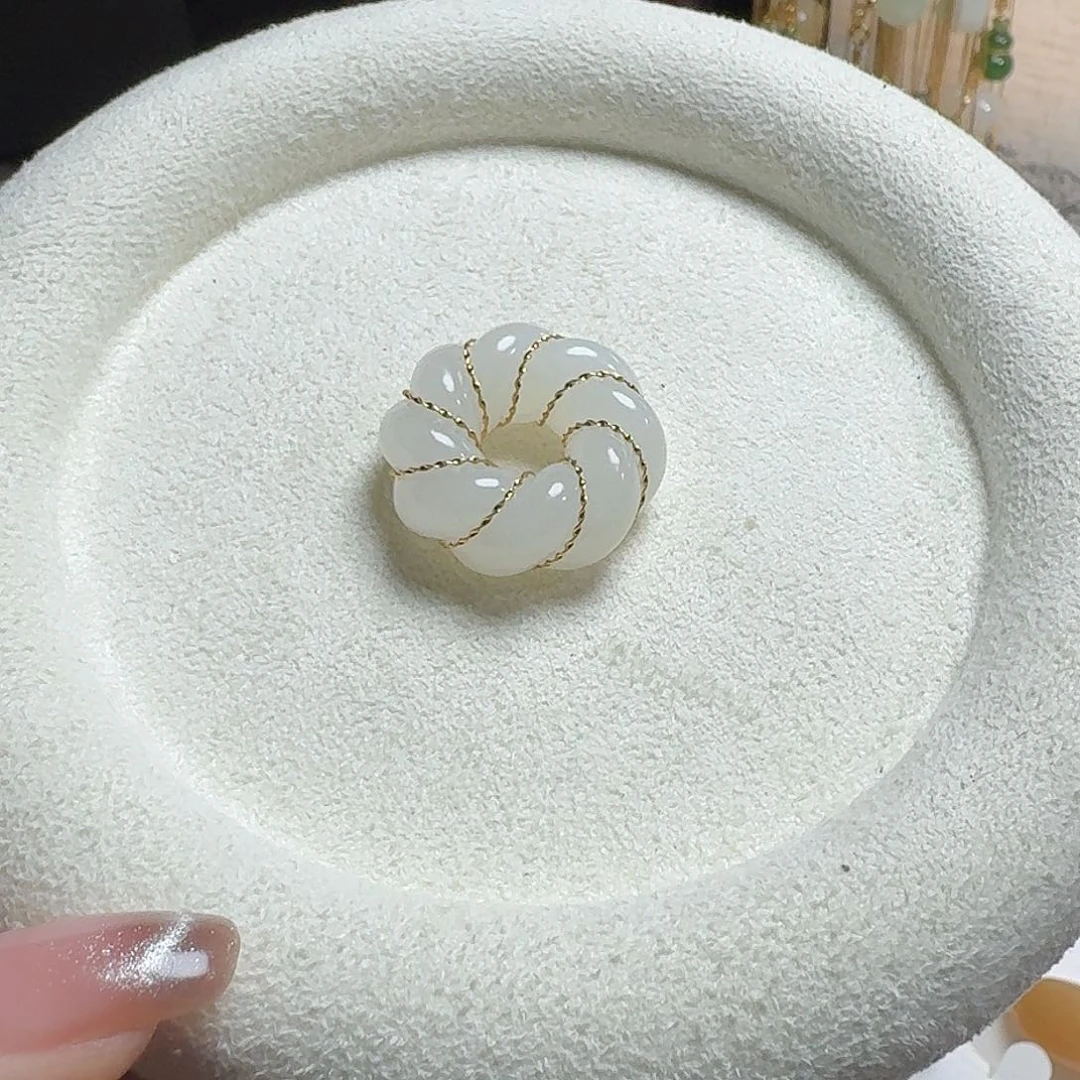 *****和田玉未镶嵌颈饰白玉则满