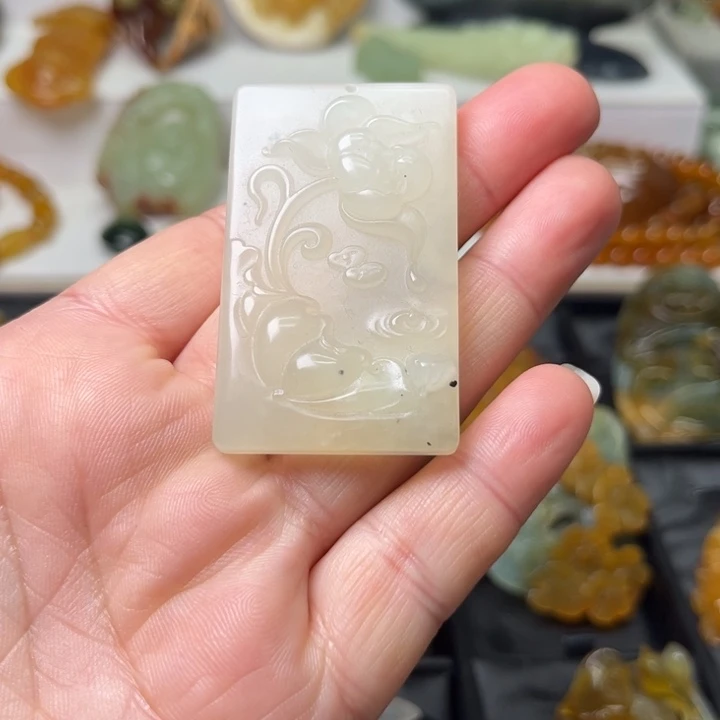 蛇纹石玉未镶嵌挂件