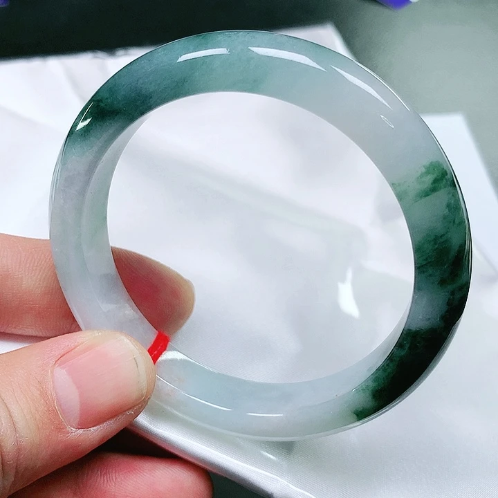 翡翠手镯未镶嵌翡翠手镯未镶嵌