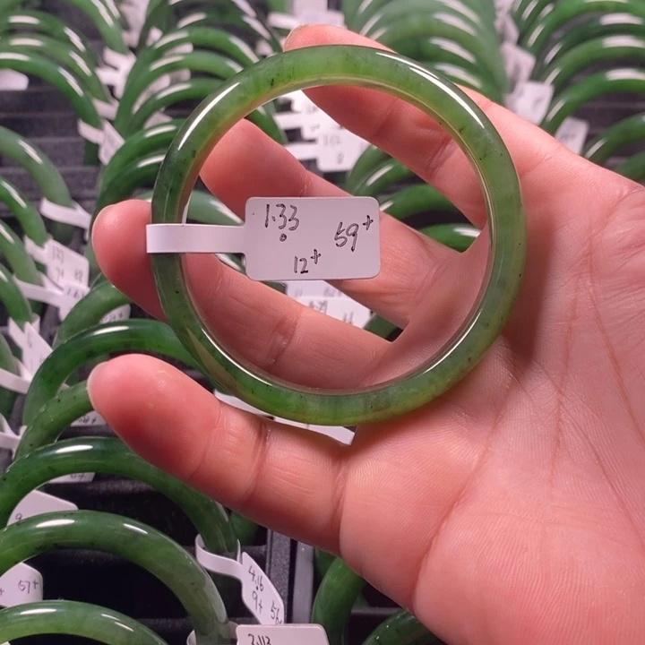 和田玉（碧玉）手镯未镶嵌59微瑕