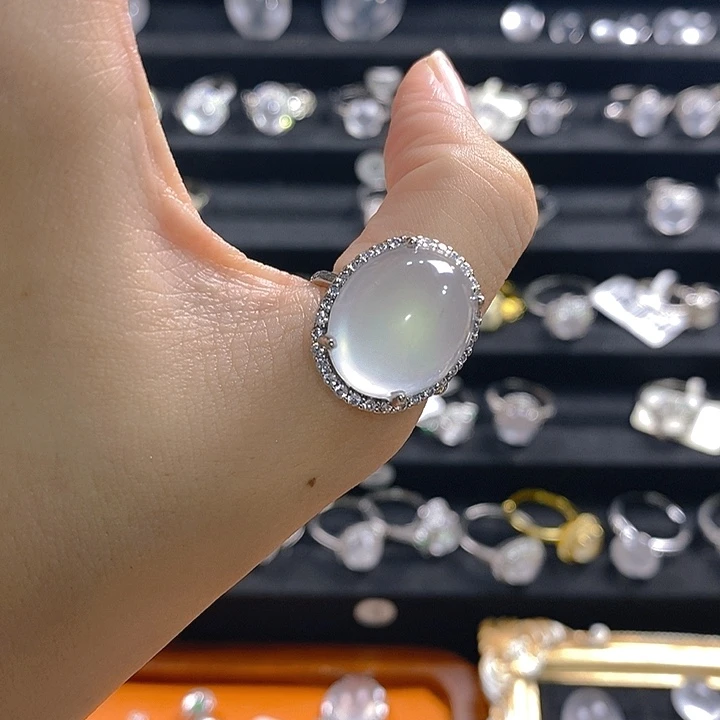 卢****合金石英质玉戒指