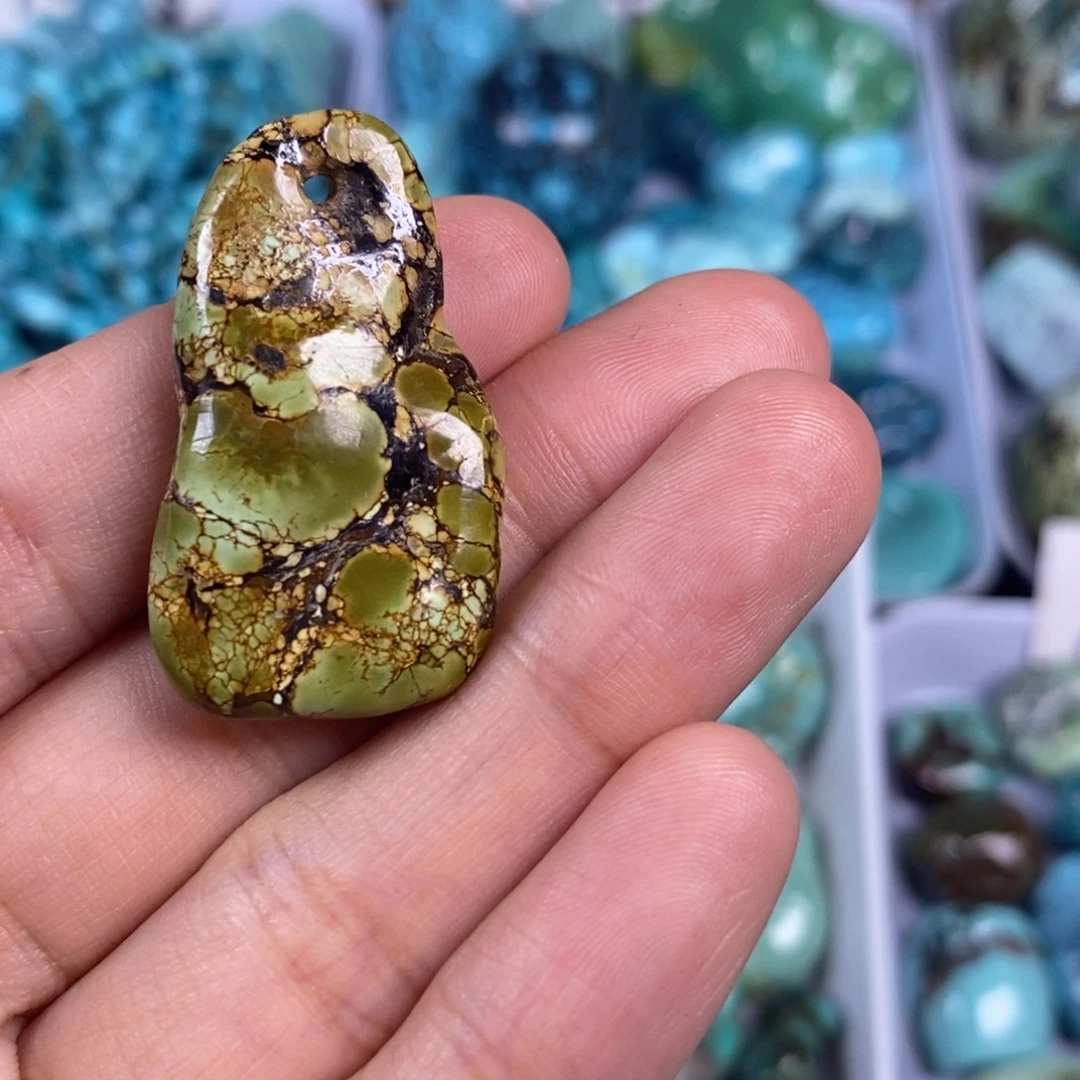 绿松石未镶嵌颈饰