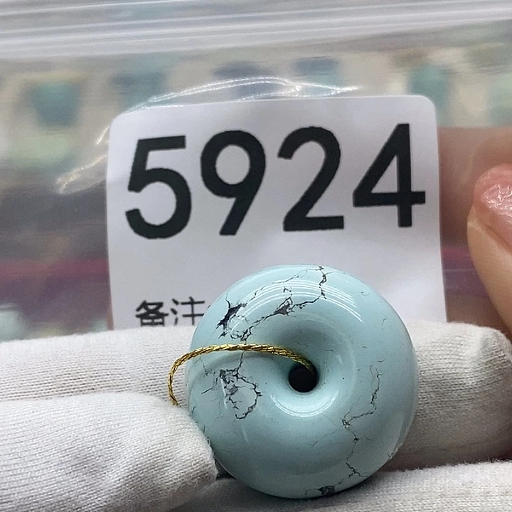 绿松石未镶嵌颈饰