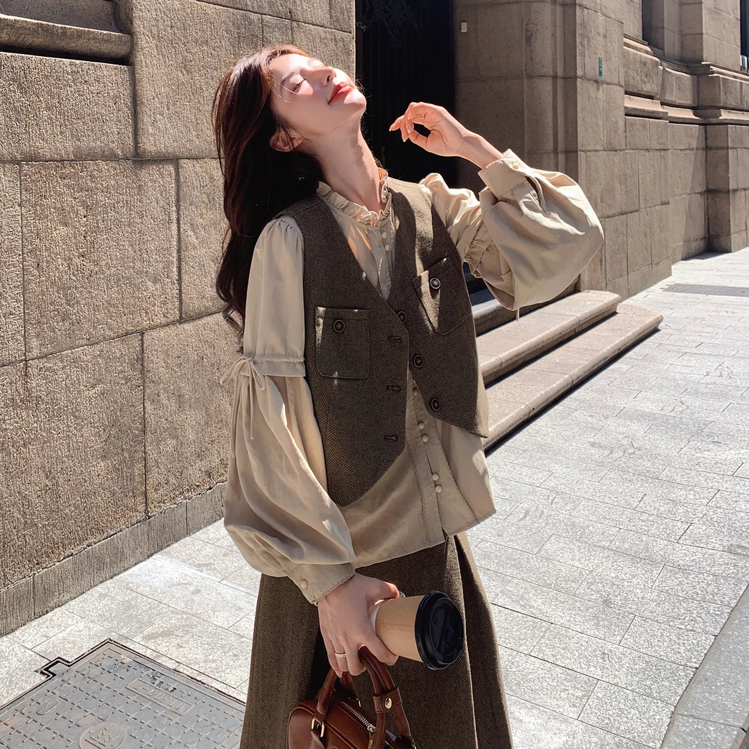 韩系早秋穿搭一整套2025新款巨好看马甲半身裙设计感衬衫三件套