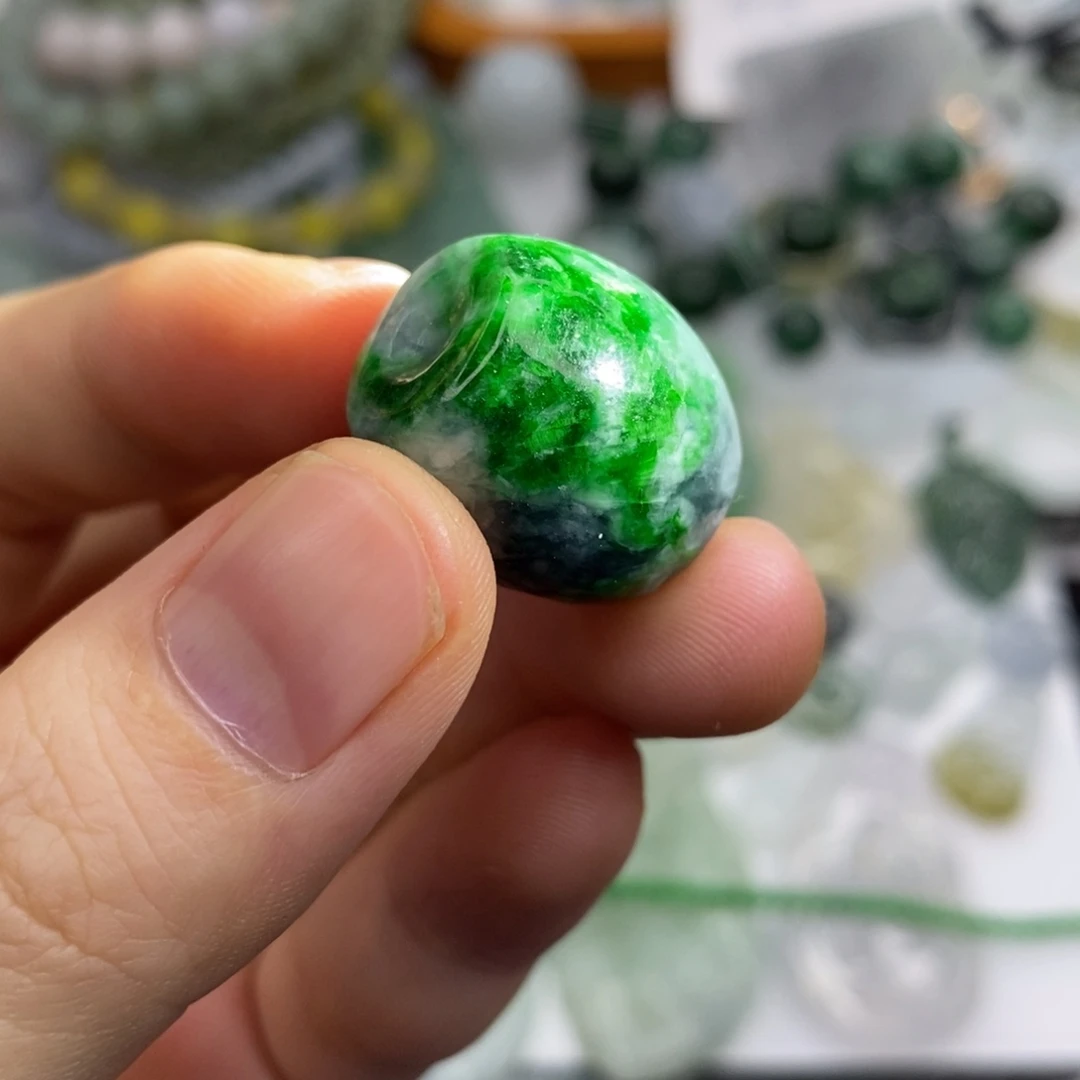 翡翠未镶嵌颈饰珠子