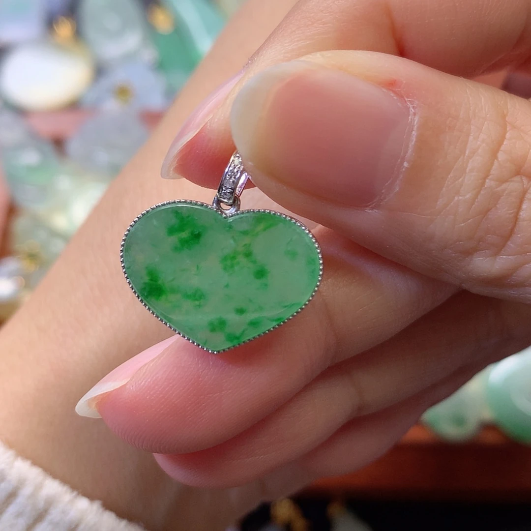 【闪购商品】吊坠(赠链)18K金镶嵌翡翠