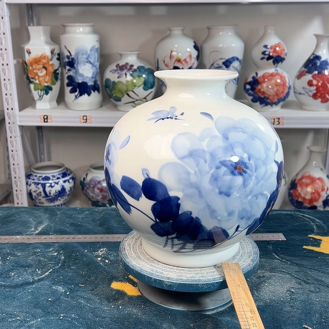 摆件景德镇陶瓷石青牡花