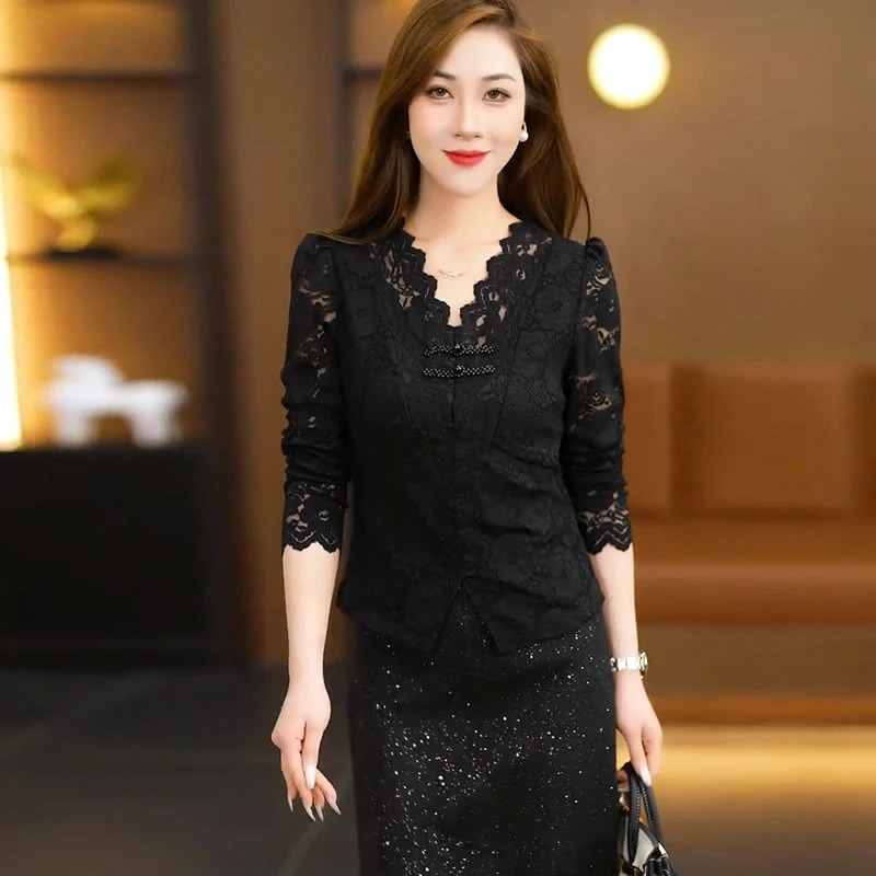 时尚优雅气质V领蕾丝衫女2025春季新款百搭收腰显瘦打底衫上衣女