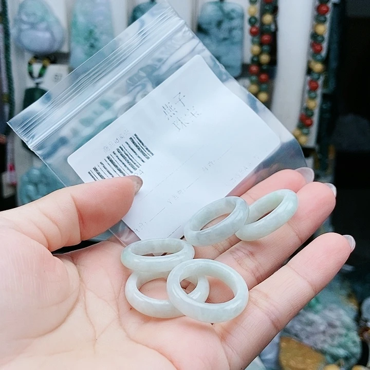 颈饰足铂镶嵌翡翠翡翠