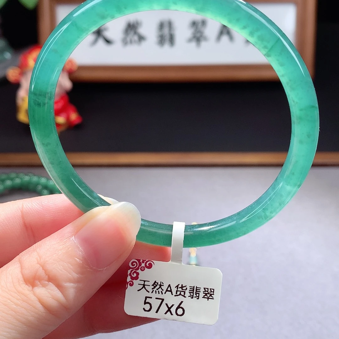 未镶嵌手镯（圆镯）翡翠