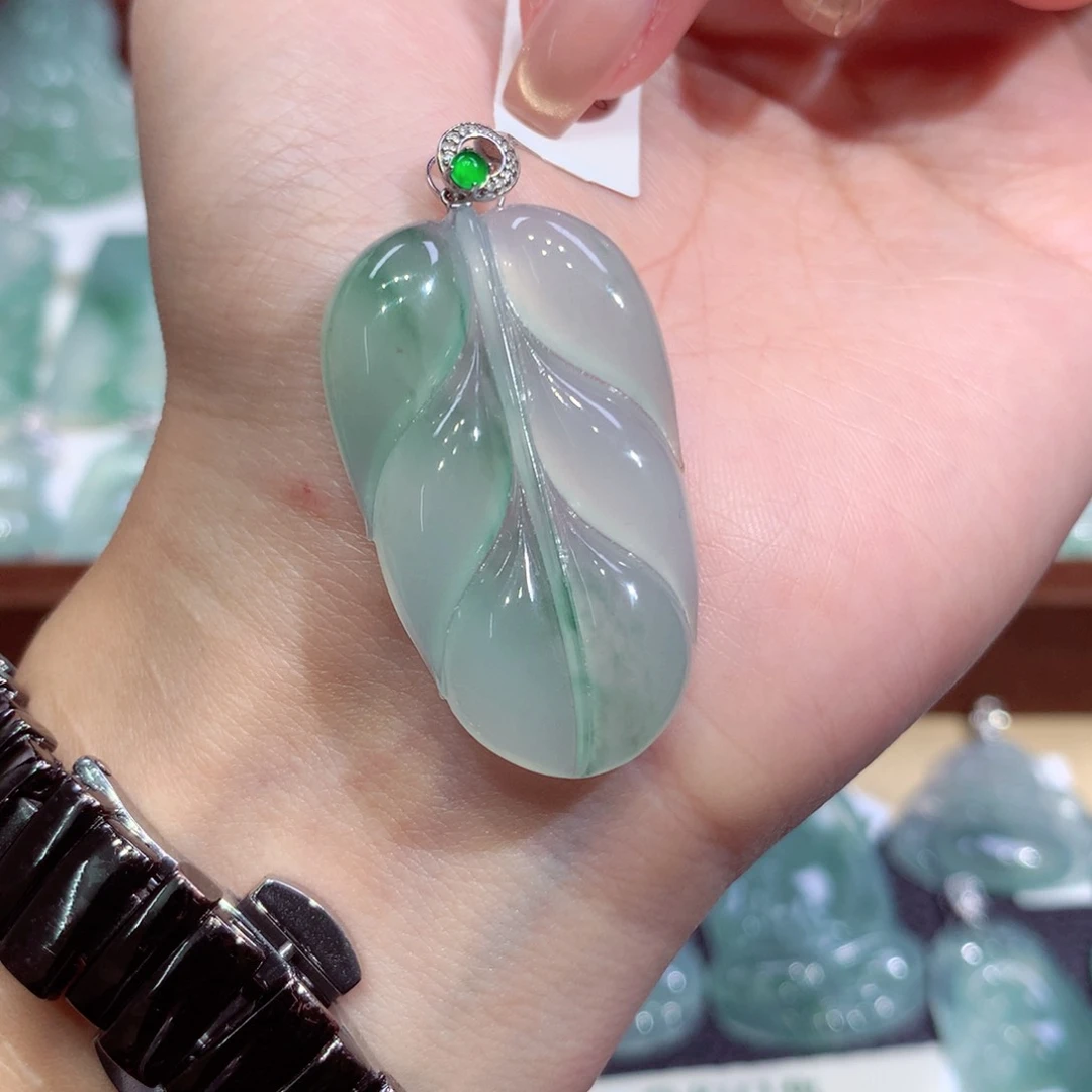 吊坠(不含链)18K金镶嵌翡翠