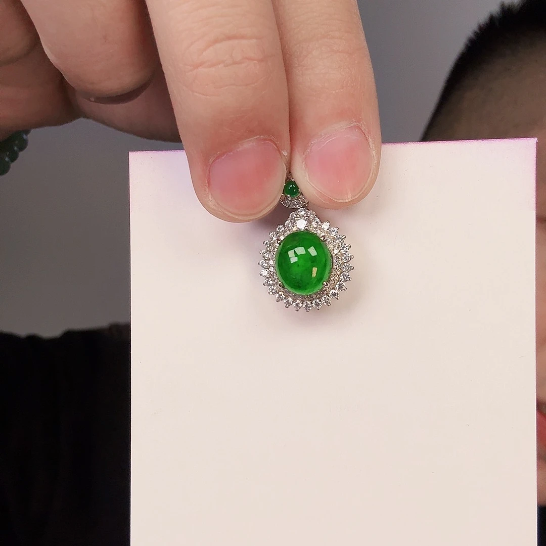 翡翠颈饰未镶嵌一件