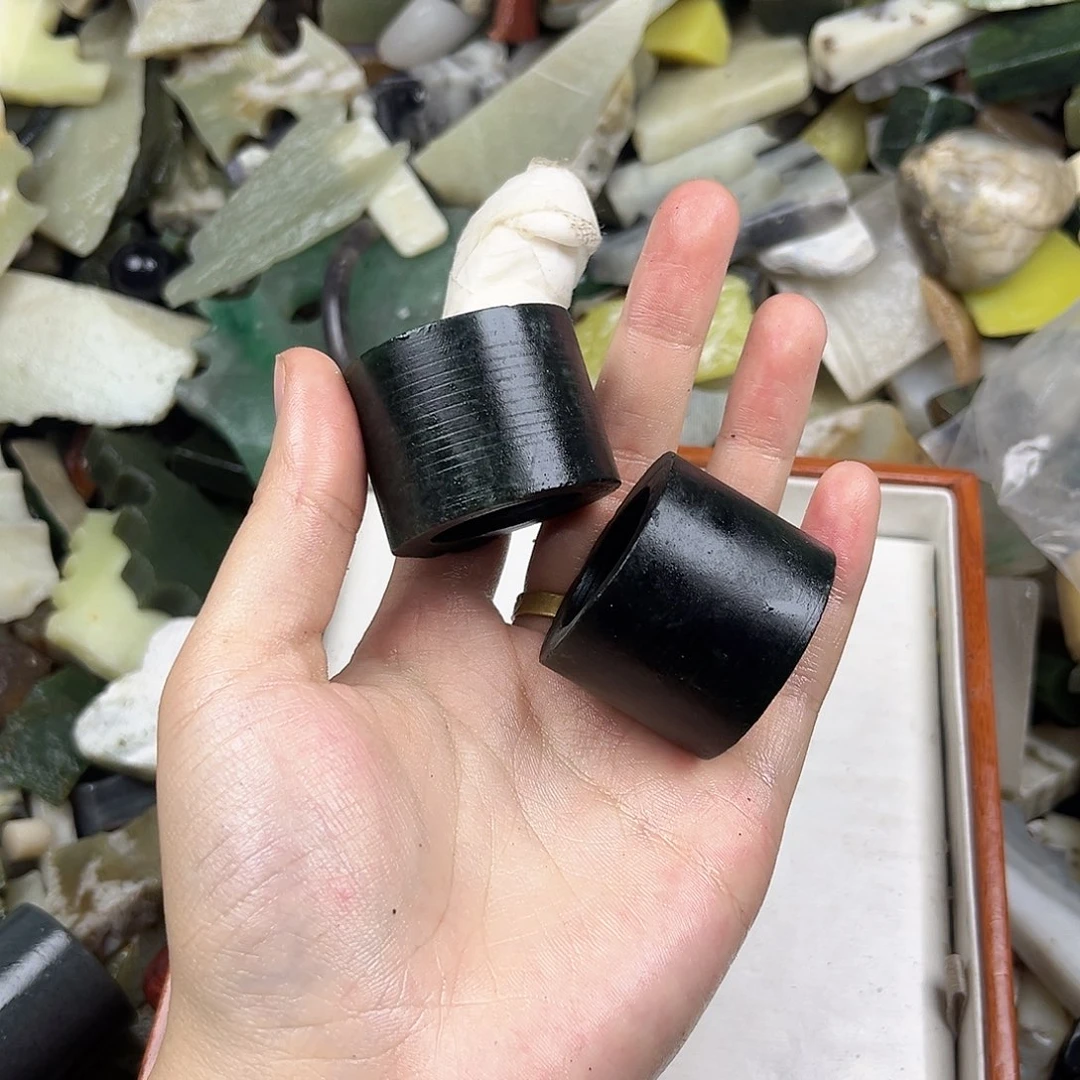 颈饰未镶嵌和田玉（糖玉）