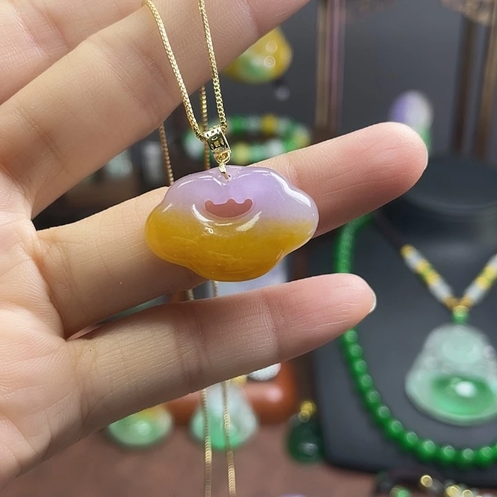 翡翠未镶嵌吊坠(赠链)