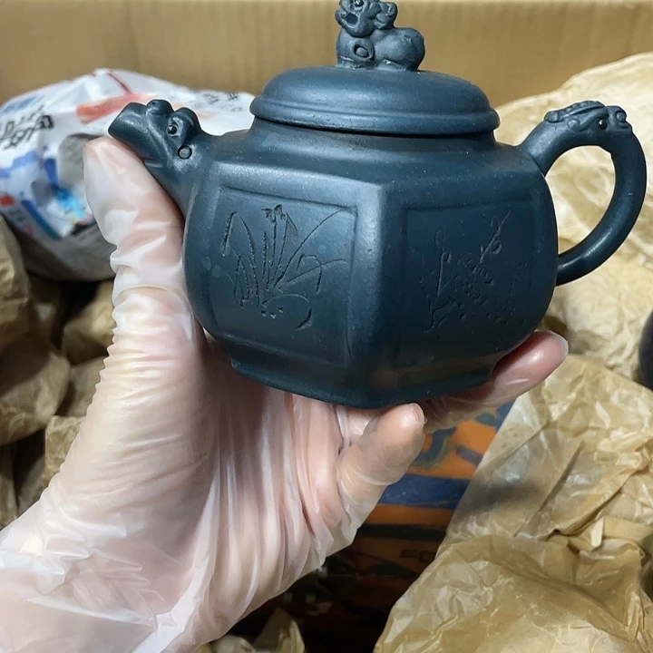 紫砂茶壶矿泥料，纯手工制作的一把紫砂壶。