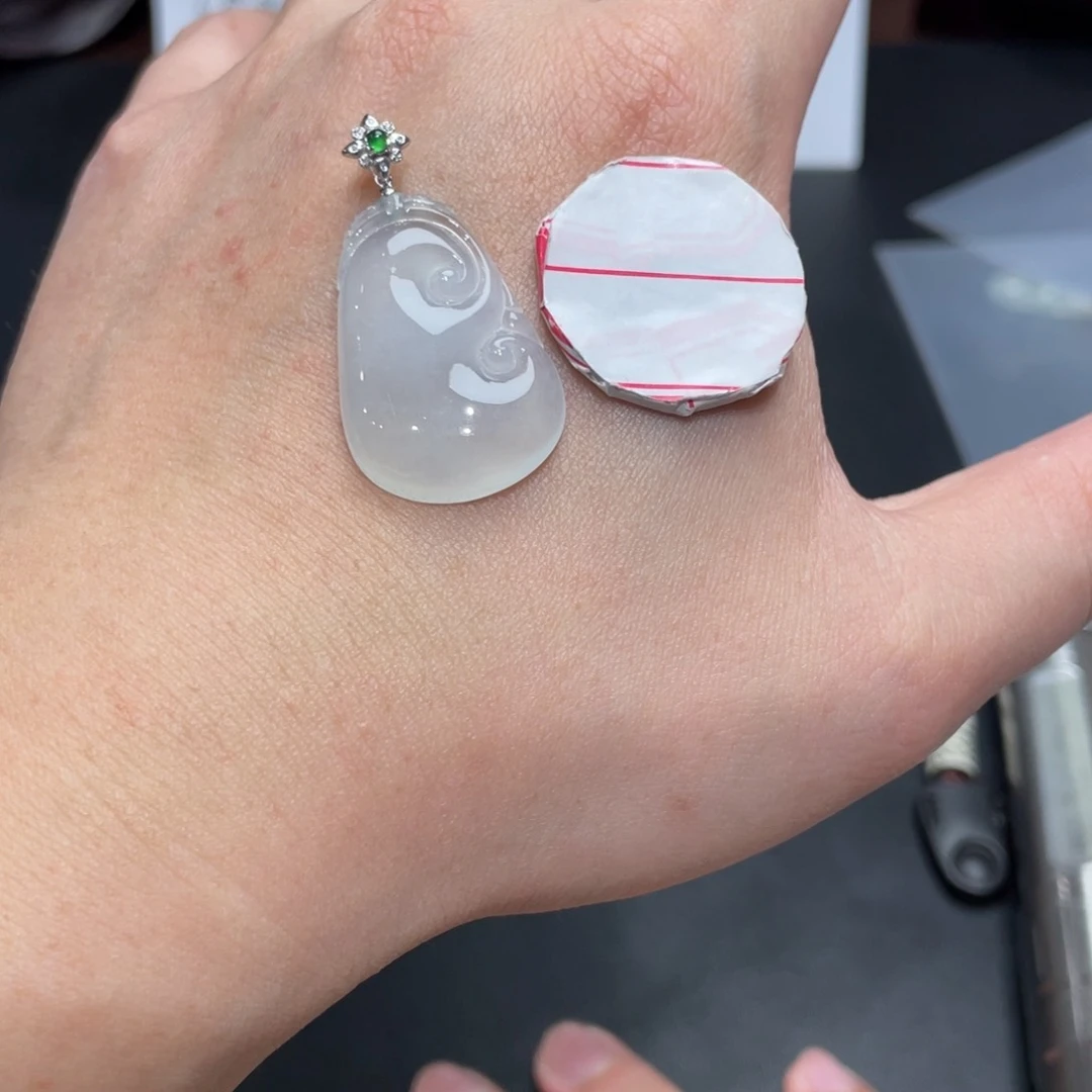 翡翠颈饰18K金镶嵌多样性