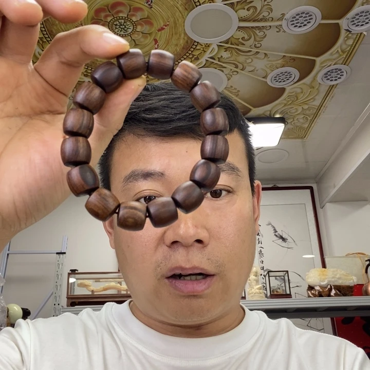 大叶紫檀（黑酸枝木类）一对貔貅