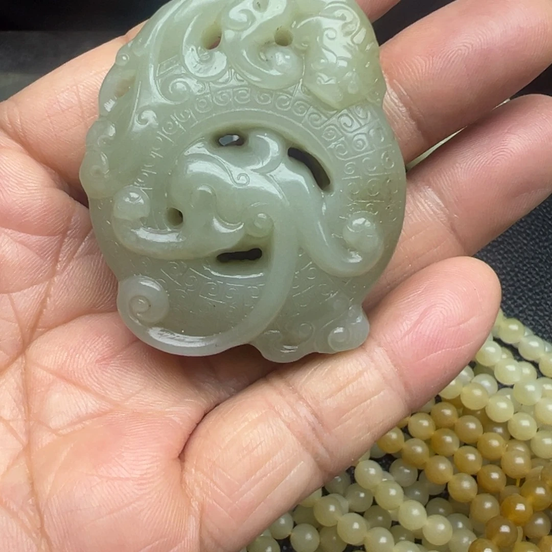 和田玉（糖玉）未镶嵌把件