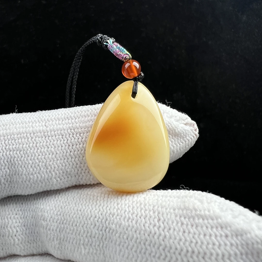 R6801天然蜜蜡 水滴吊坠18*24*6mm假一赔四