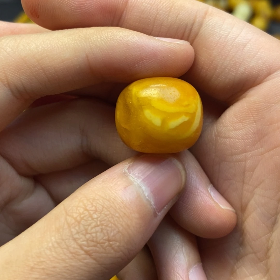 蜜蜡未镶嵌珠宝奇石