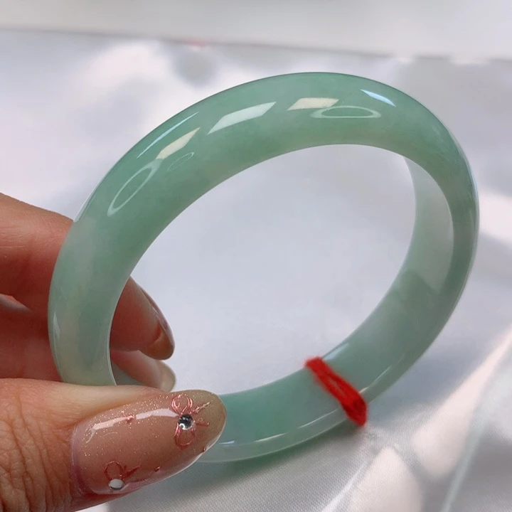 翡翠手镯未镶嵌52圈