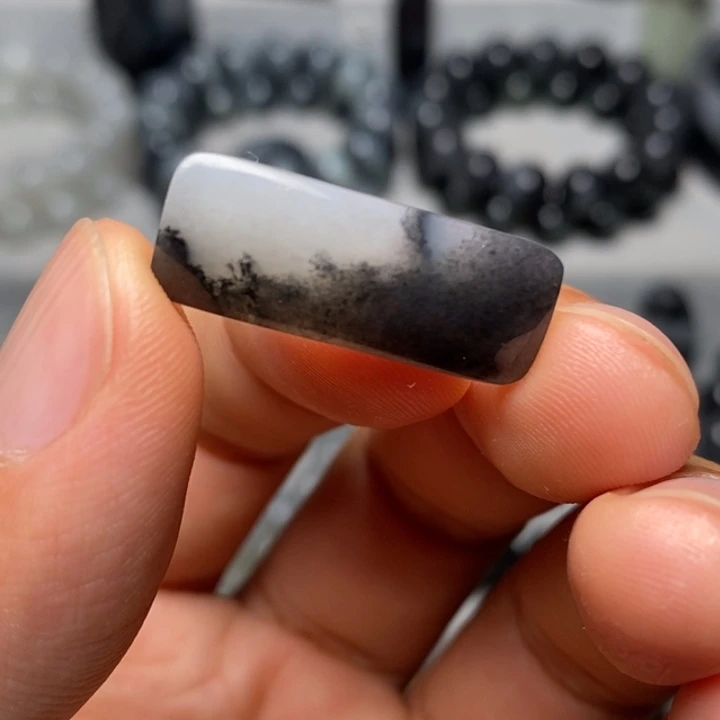 未镶嵌和田玉（墨玉）挂件