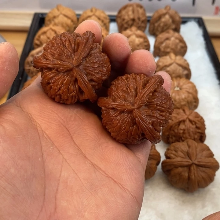 文玩核桃把件44白奔