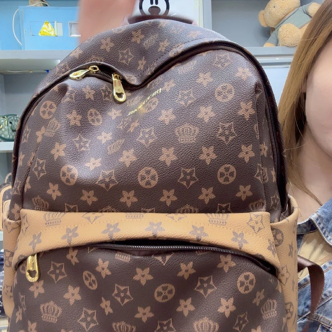 PVC9851梅花咖撞色双肩包