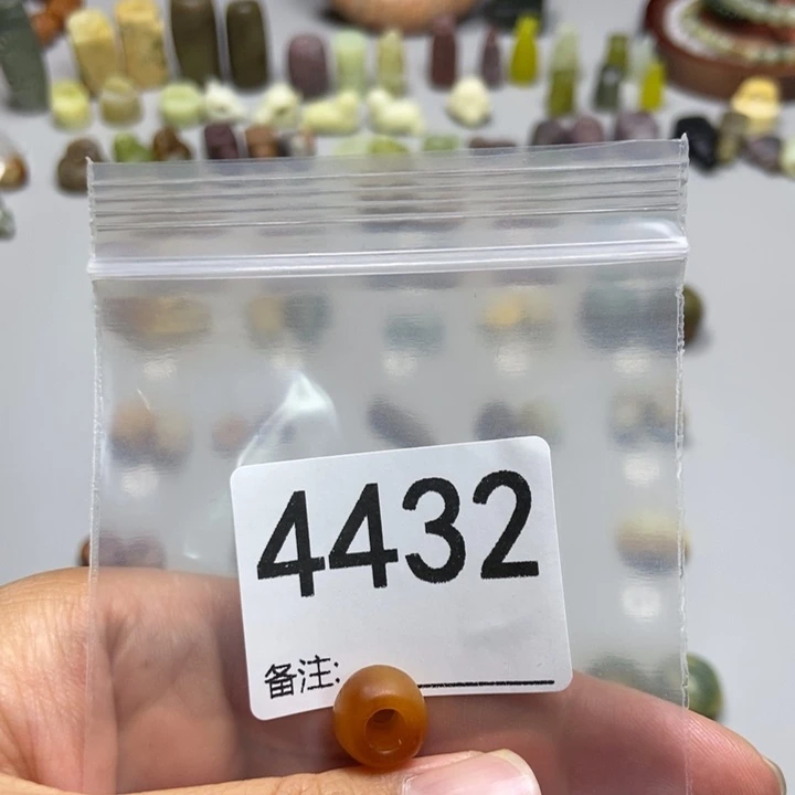 张***说未镶嵌蛇纹石玉颈饰