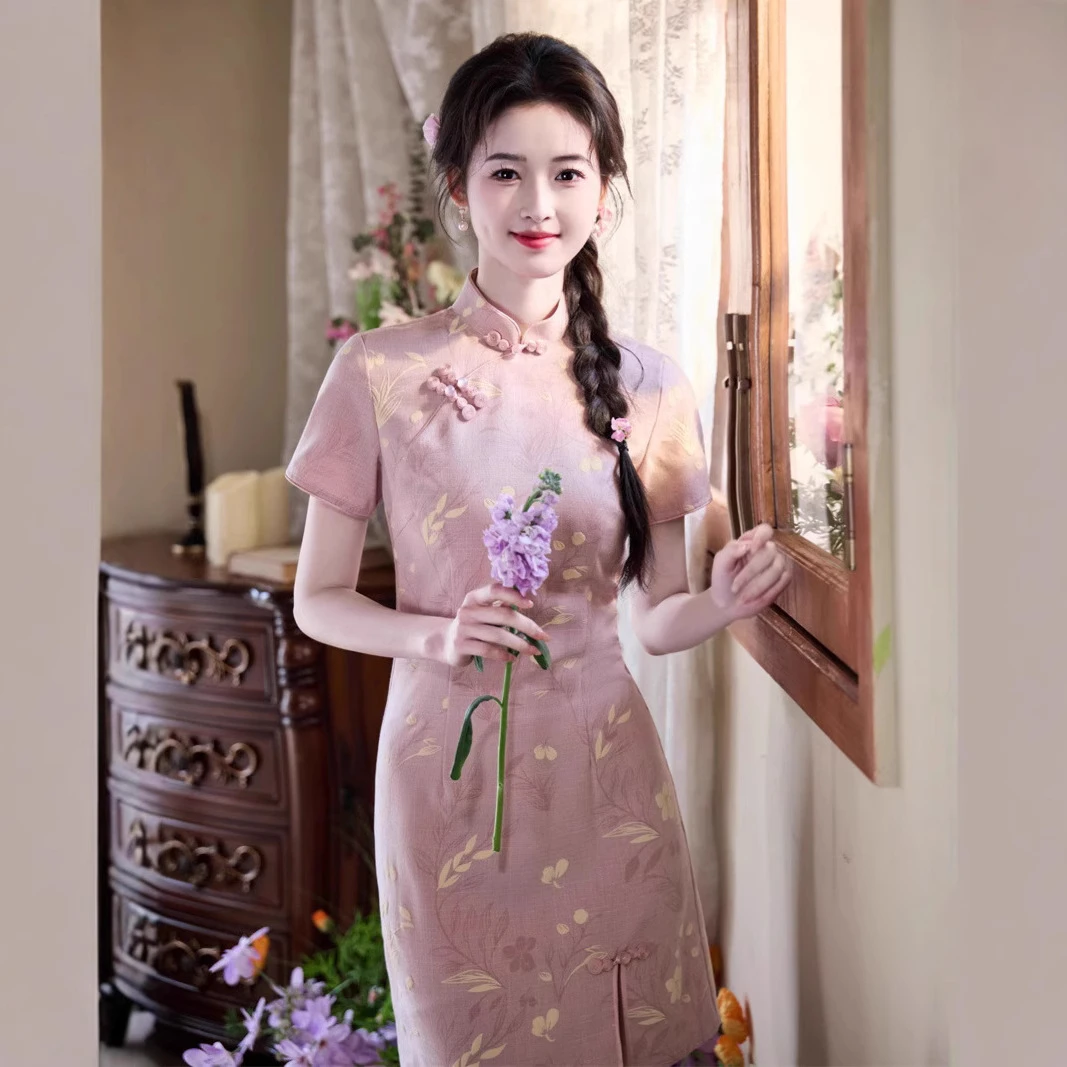 2025夏季新款旗袍裙前开叉竹节麻印花短款女旗袍年轻款粉色连衣裙