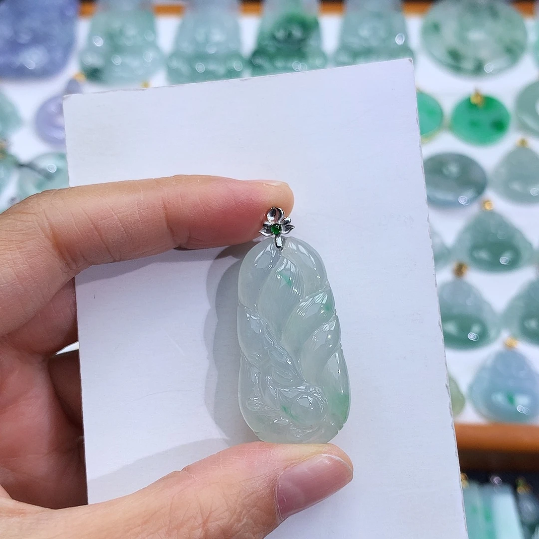 翡翠18K金镶嵌颈饰翡翠吊坠