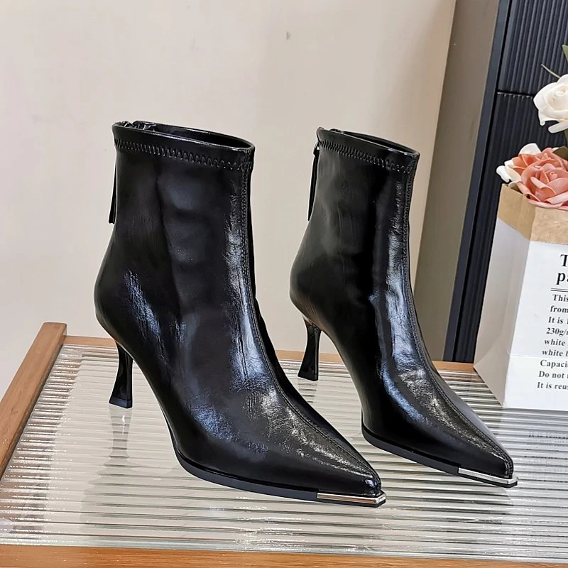 尖头短靴女2025秋季新款小众瘦瘦靴配裙子法式气质细跟高跟时装靴