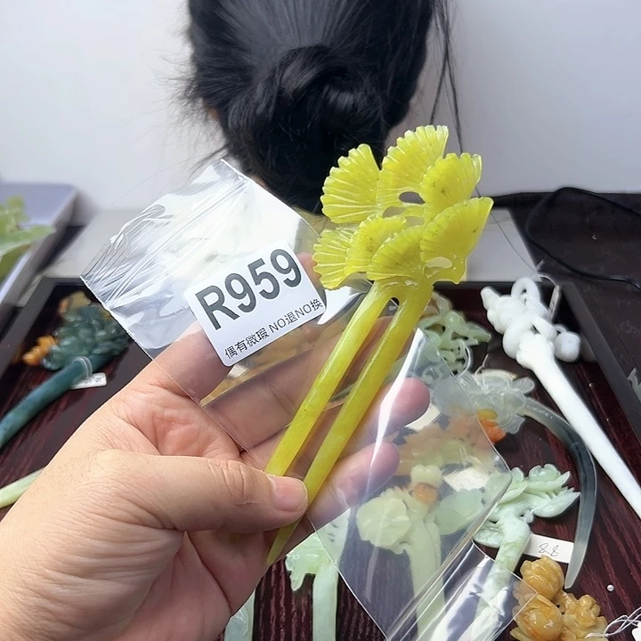 蛇纹石玉发饰合金火**?