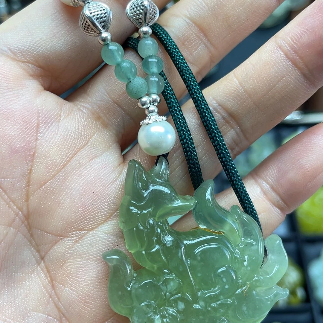 蛇纹石玉未镶嵌颈饰