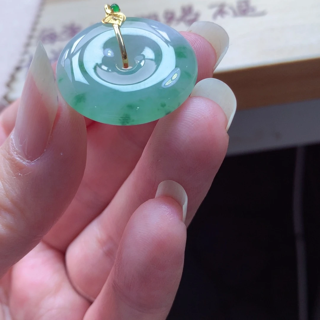 翡翠颈饰18K金镶嵌小*猫吊坠