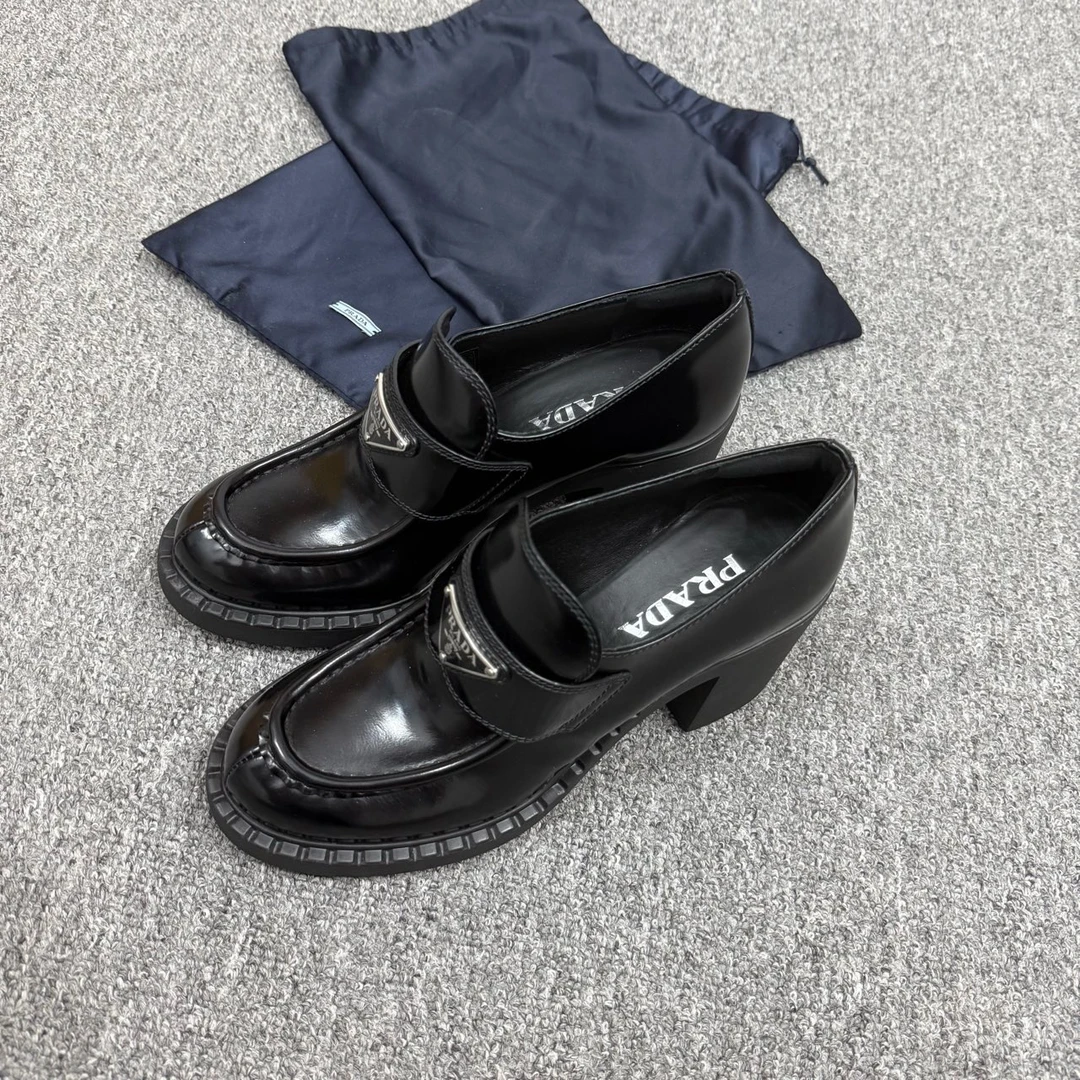 未使用 Prada/普拉达 13489505 普拉达 黑色三角标高跟乐福鞋38码