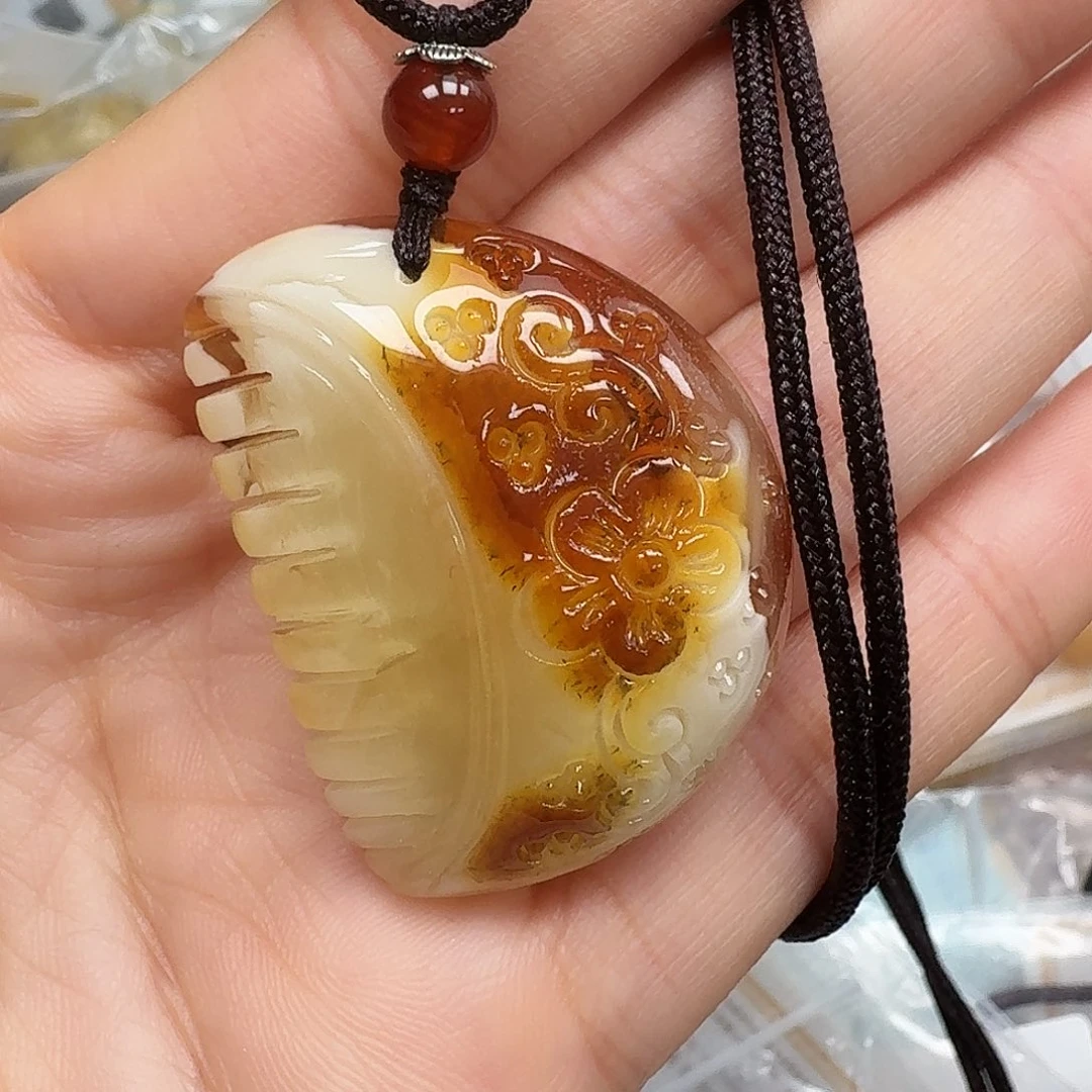 未镶嵌琥珀珠宝奇石