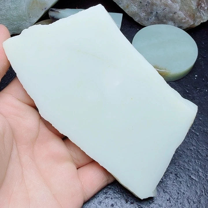 和田玉（糖玉）未镶嵌珠宝奇石
