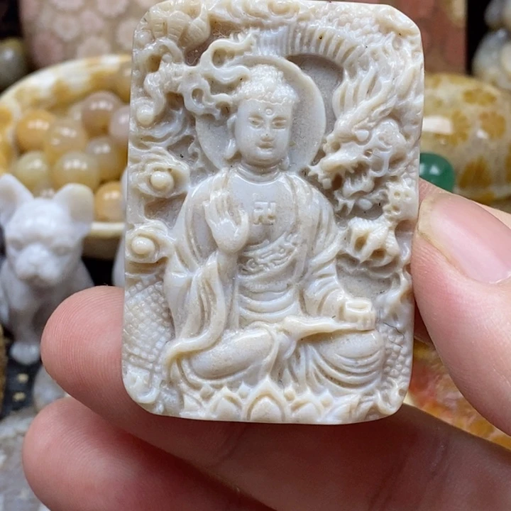 硅化珊瑚（珊瑚玉）颈饰未镶嵌有瑕
