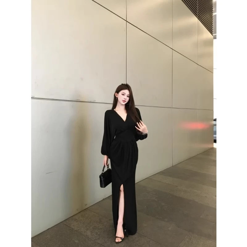 纯欲气质黑色v领长袖连衣裙夏季高级感修身收腰显瘦开叉长款裙子